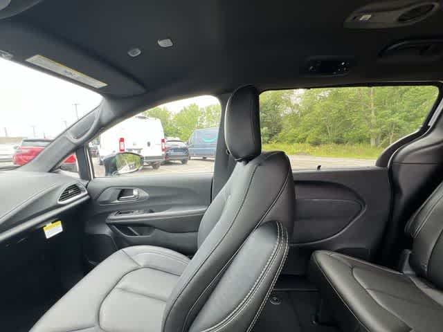 2027 Chrysler Pacifica PACIFICA SELECT AWD