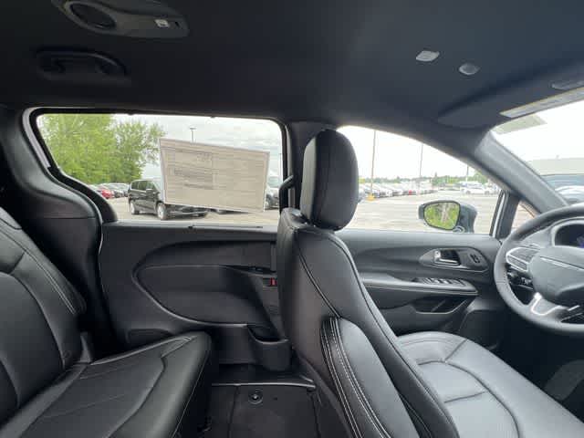 2027 Chrysler Pacifica PACIFICA SELECT AWD