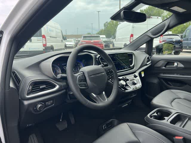 2027 Chrysler Pacifica PACIFICA SELECT AWD