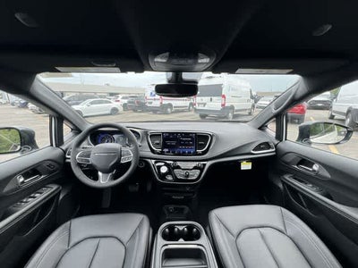 2027 Chrysler Pacifica PACIFICA SELECT AWD
