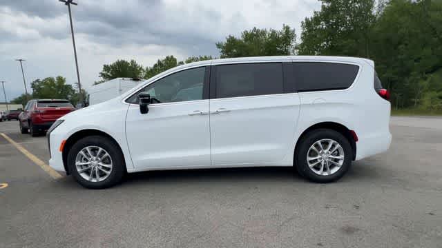 2027 Chrysler Pacifica PACIFICA SELECT AWD