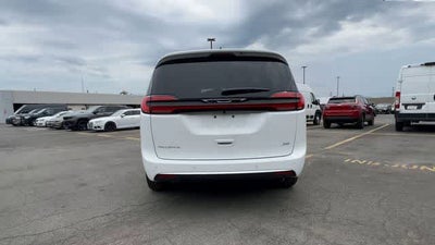 2027 Chrysler Pacifica PACIFICA SELECT AWD