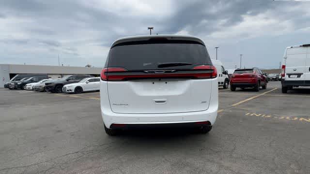 2027 Chrysler Pacifica PACIFICA SELECT AWD