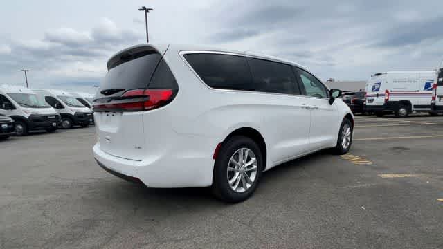 2027 Chrysler Pacifica PACIFICA SELECT AWD