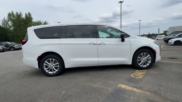 2027 Chrysler Pacifica PACIFICA SELECT AWD