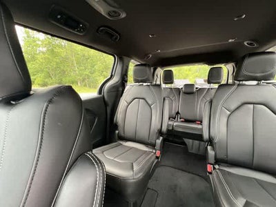 2027 Chrysler Pacifica PACIFICA SELECT AWD