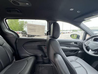 2027 Chrysler Pacifica PACIFICA SELECT AWD
