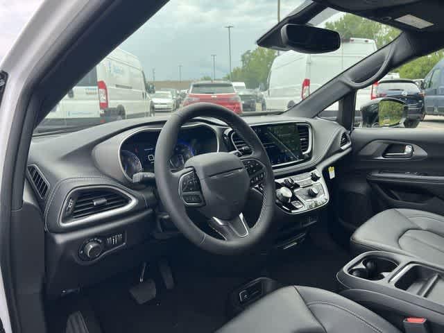 2027 Chrysler Pacifica PACIFICA SELECT AWD
