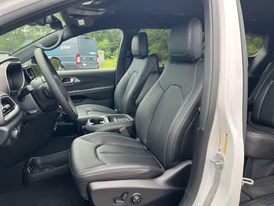 2027 Chrysler Pacifica PACIFICA SELECT AWD