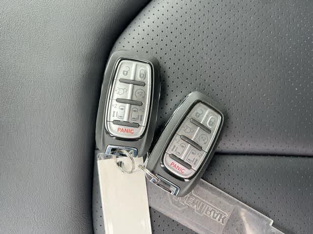 2027 Chrysler Pacifica PACIFICA SELECT AWD