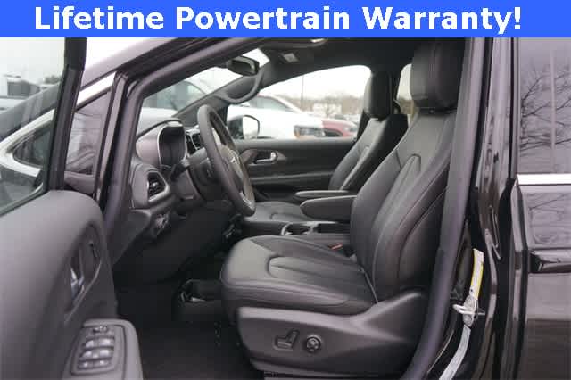 2026 Chrysler Pacifica PACIFICA SELECT AWD