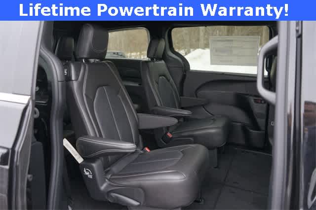 2026 Chrysler Pacifica PACIFICA SELECT AWD