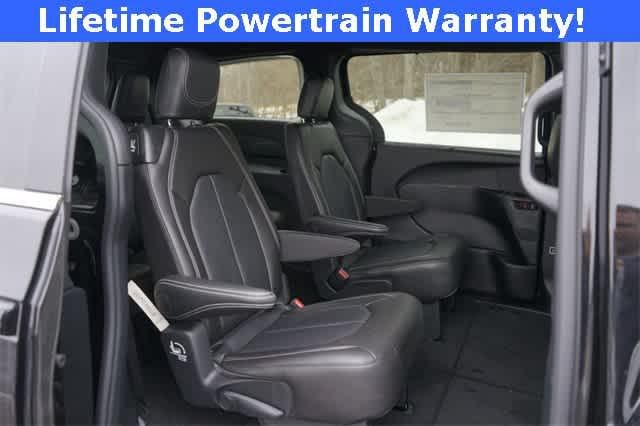 2026 Chrysler Pacifica PACIFICA SELECT AWD