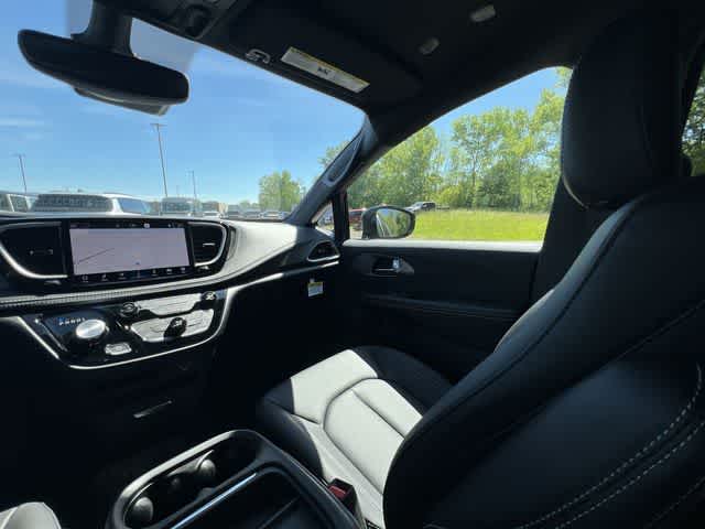 2027 Chrysler Pacifica PACIFICA SELECT AWD