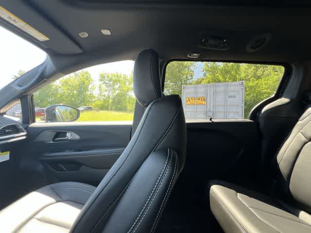 2027 Chrysler Pacifica PACIFICA SELECT AWD