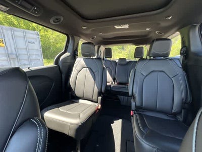 2027 Chrysler Pacifica PACIFICA SELECT AWD