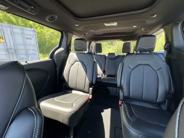 2027 Chrysler Pacifica PACIFICA SELECT AWD