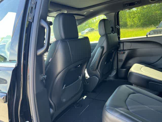 2027 Chrysler Pacifica PACIFICA SELECT AWD