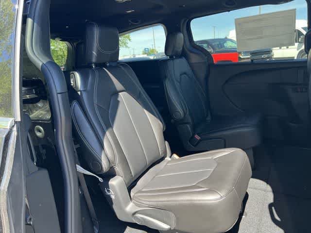 2027 Chrysler Pacifica PACIFICA SELECT AWD