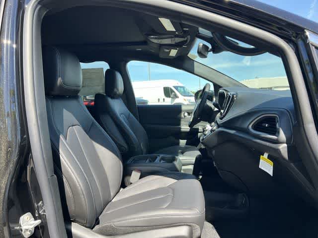 2027 Chrysler Pacifica PACIFICA SELECT AWD
