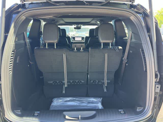 2027 Chrysler Pacifica PACIFICA SELECT AWD