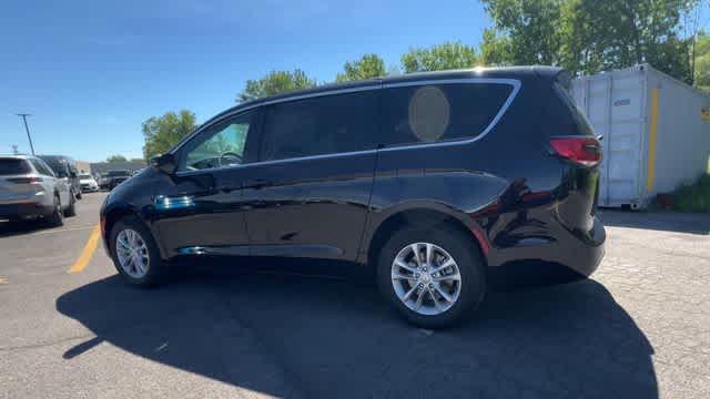 2027 Chrysler Pacifica PACIFICA SELECT AWD
