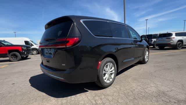 2027 Chrysler Pacifica PACIFICA SELECT AWD
