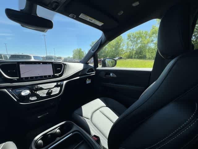 2027 Chrysler Pacifica PACIFICA SELECT AWD