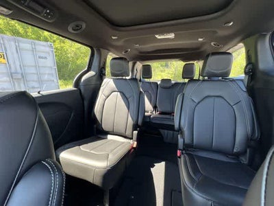 2027 Chrysler Pacifica PACIFICA SELECT AWD
