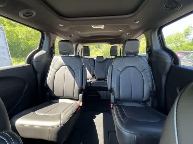 2027 Chrysler Pacifica PACIFICA SELECT AWD