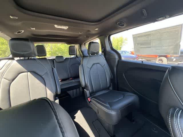 2027 Chrysler Pacifica PACIFICA SELECT AWD