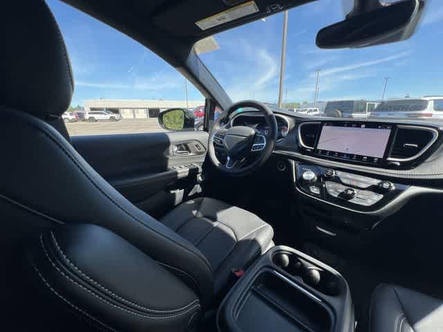 2027 Chrysler Pacifica PACIFICA SELECT AWD