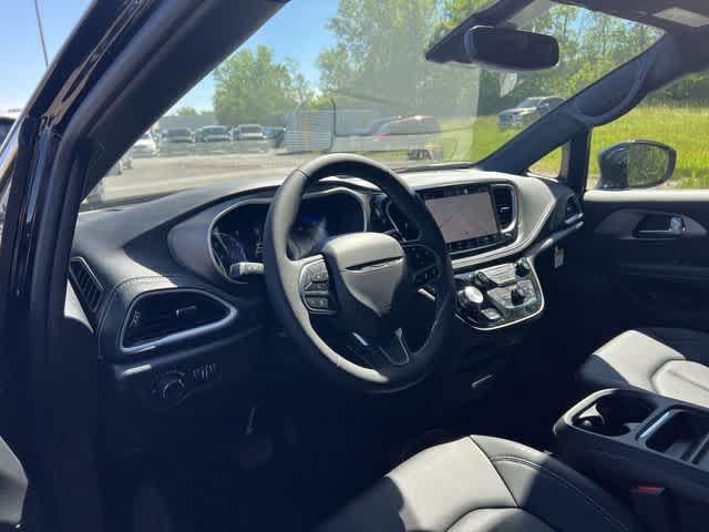 2027 Chrysler Pacifica PACIFICA SELECT AWD