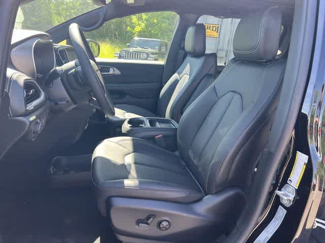 2027 Chrysler Pacifica PACIFICA SELECT AWD