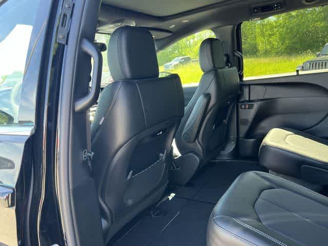 2027 Chrysler Pacifica PACIFICA SELECT AWD