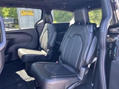 2027 Chrysler Pacifica PACIFICA SELECT AWD