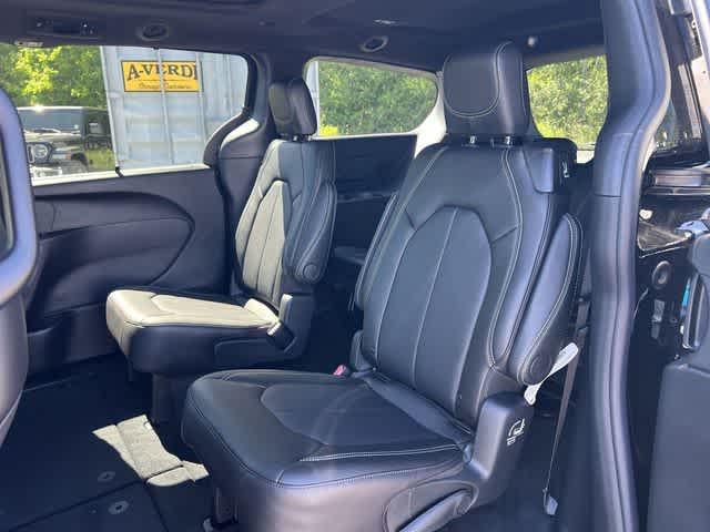 2027 Chrysler Pacifica PACIFICA SELECT AWD