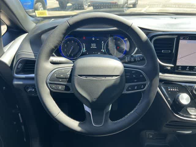 2027 Chrysler Pacifica PACIFICA SELECT AWD