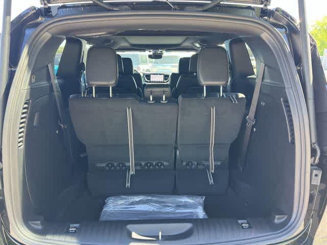 2027 Chrysler Pacifica PACIFICA SELECT AWD