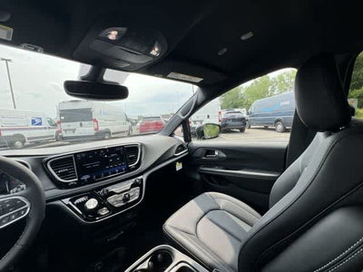 2027 Chrysler Pacifica PACIFICA SELECT AWD