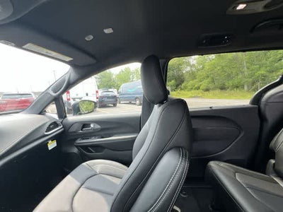 2027 Chrysler Pacifica PACIFICA SELECT AWD