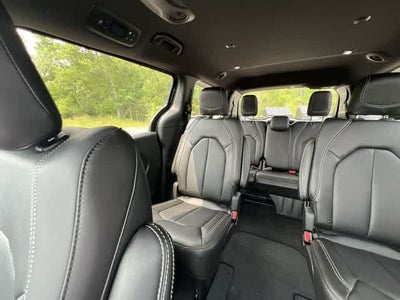 2027 Chrysler Pacifica PACIFICA SELECT AWD
