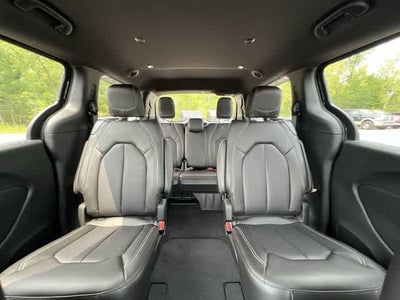 2027 Chrysler Pacifica PACIFICA SELECT AWD