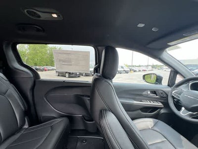 2027 Chrysler Pacifica PACIFICA SELECT AWD