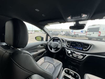 2027 Chrysler Pacifica PACIFICA SELECT AWD