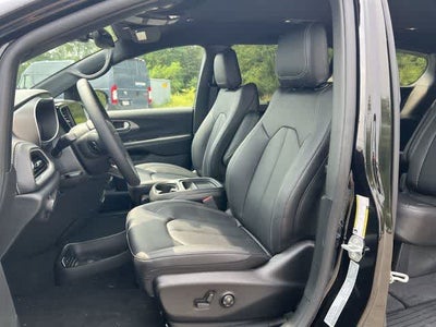 2027 Chrysler Pacifica PACIFICA SELECT AWD