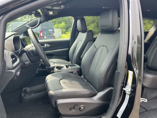 2027 Chrysler Pacifica PACIFICA SELECT AWD