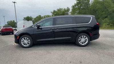 2027 Chrysler Pacifica PACIFICA SELECT AWD