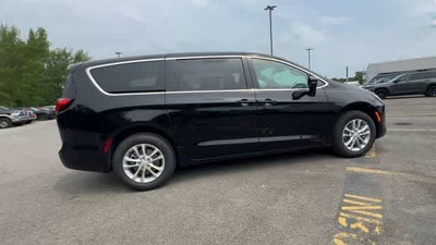 2027 Chrysler Pacifica PACIFICA SELECT AWD