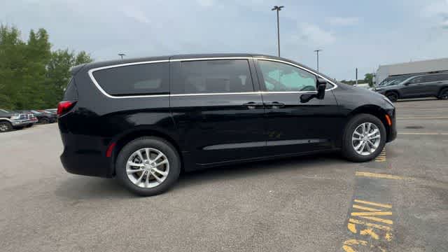 2027 Chrysler Pacifica PACIFICA SELECT AWD